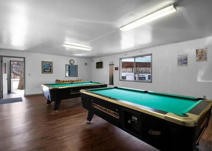 Pet Friendly Studio Cabin In Gatliburg