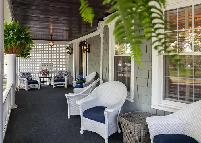 Chateau Inn And Suites