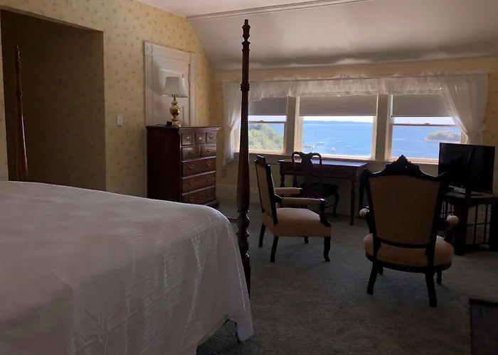Sands Of Time Motor Inn & Harbor House