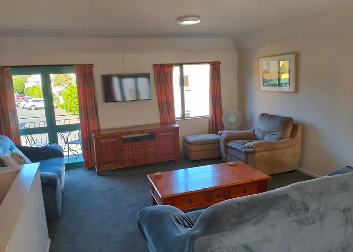 Akaroa Village Inn