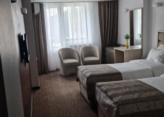 City Hotel & Lounge