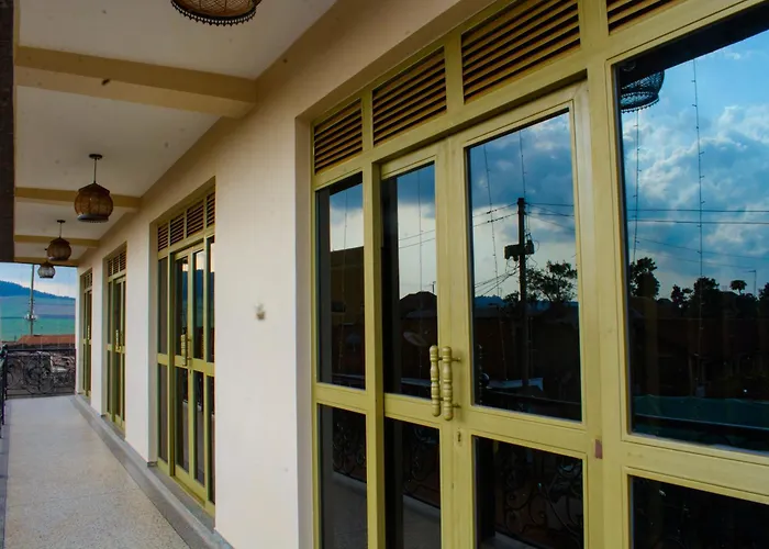 Kanye Bridge Hotel Jinja