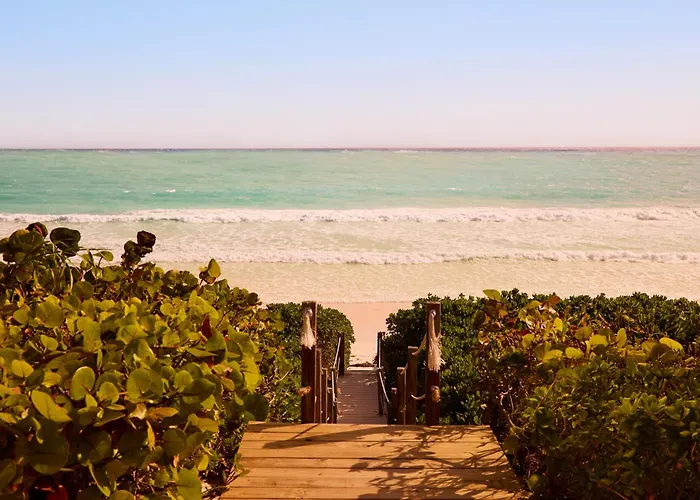 Coral Sands Inn & Cottages