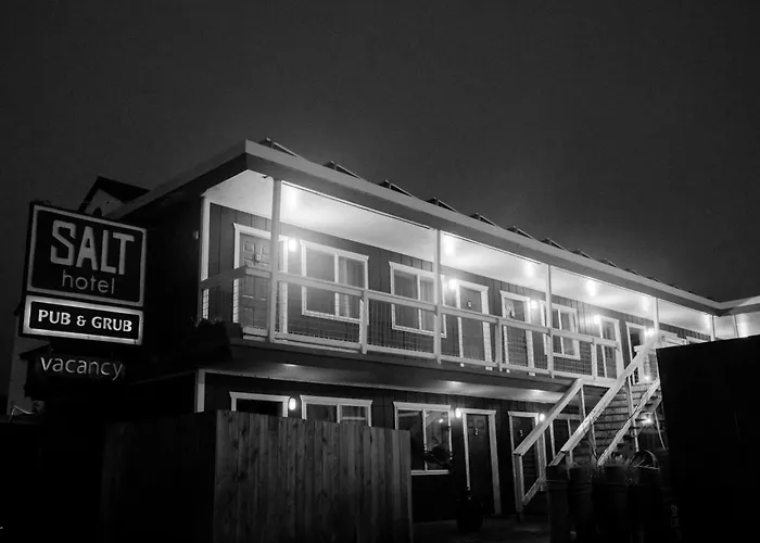 Salt Hotel & Pub
