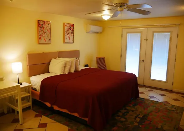 Camaray Motel