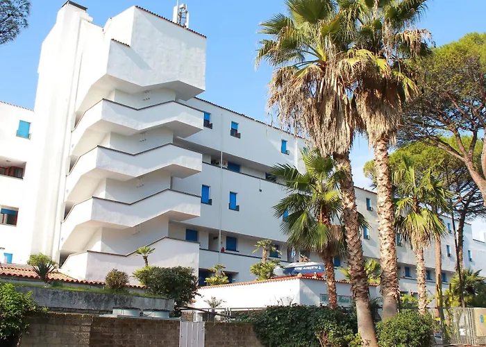 Marina Club Hotel