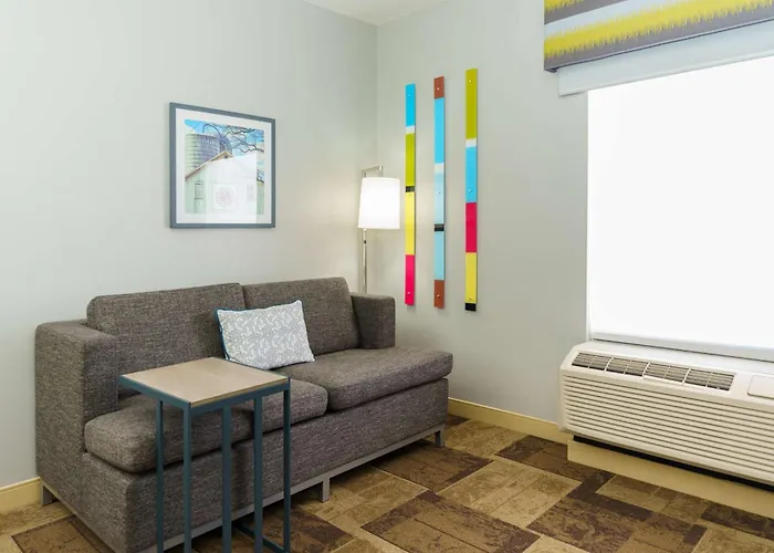Hampton Inn Garden City