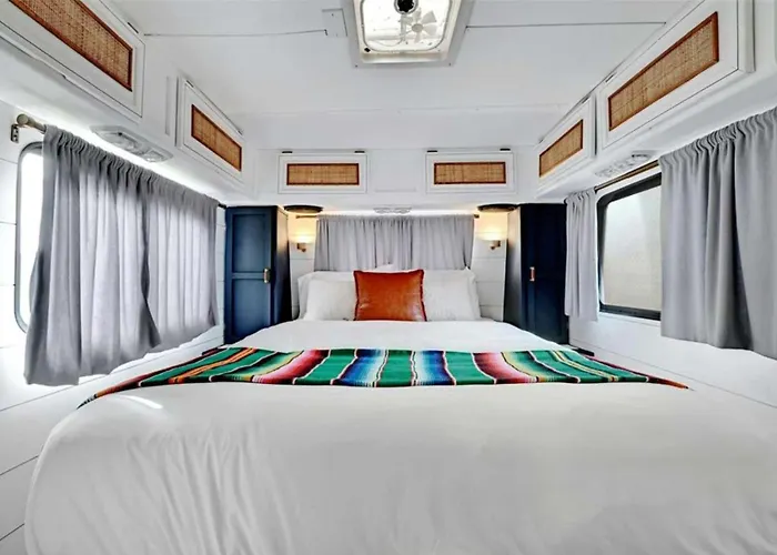 Retro Motorhome - Epic Outdoor Shower And Firepit