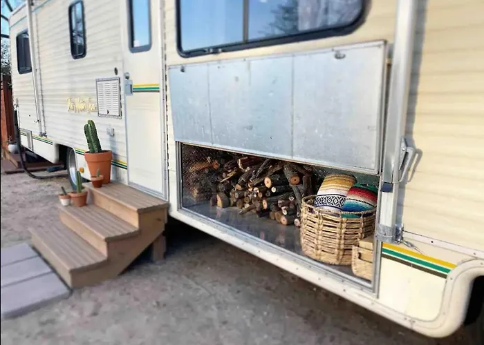 Retro Motorhome - Epic Outdoor Shower And Firepit