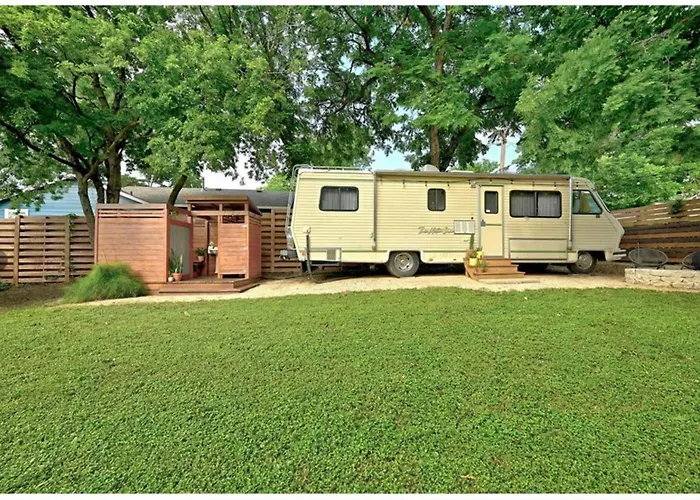 Retro Motorhome - Epic Outdoor Shower And Firepit