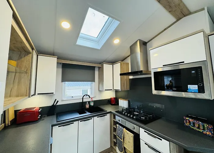 Escape The City - Cozy Caravan Next To The Lake