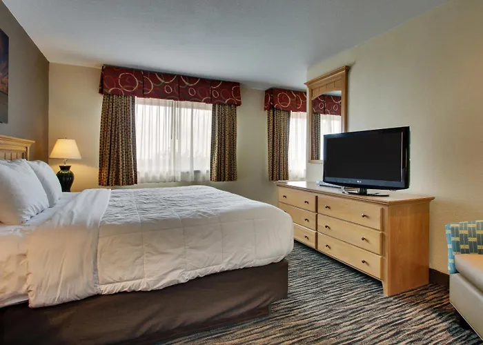 Everspring Inn & Suites