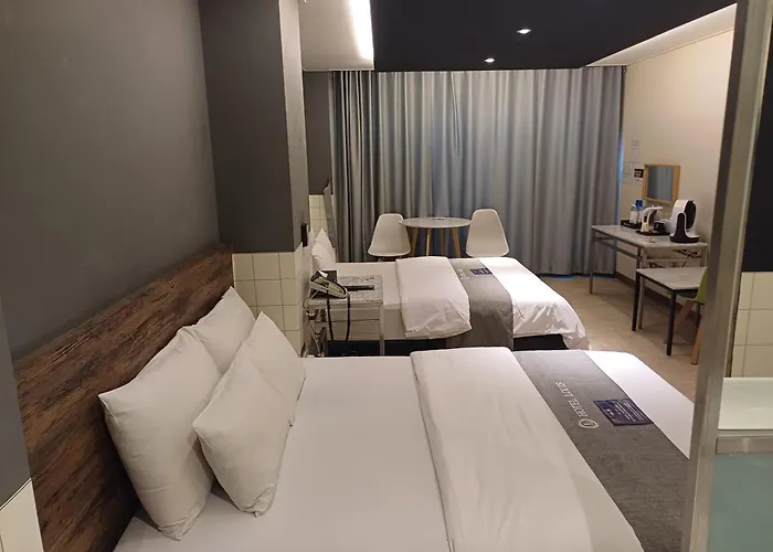 Louis Hotel