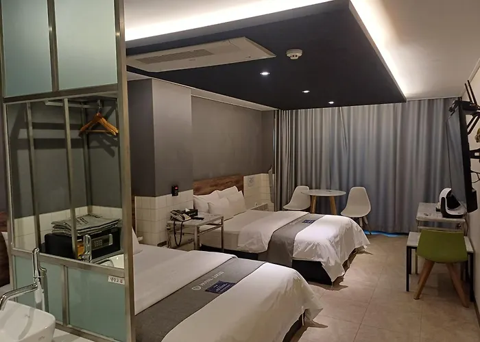 Louis Hotel