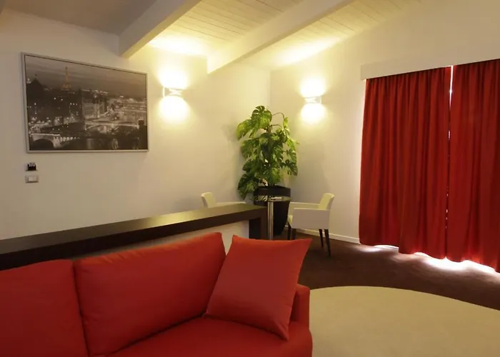 Hotel Paradise Airport