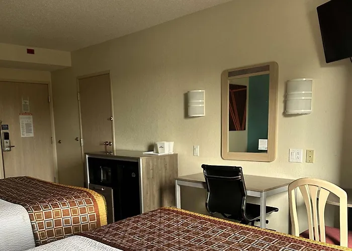 Howard Johnson By Wyndham Clarksville Tennessee