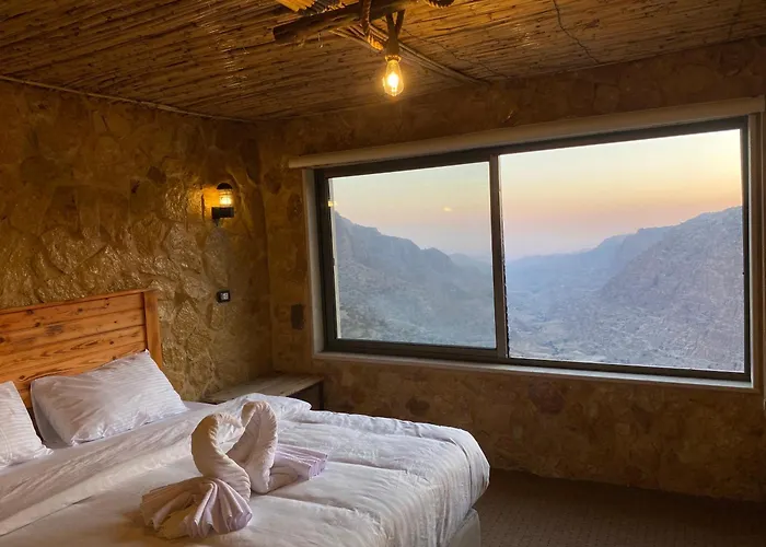 Dana Trail Hotel