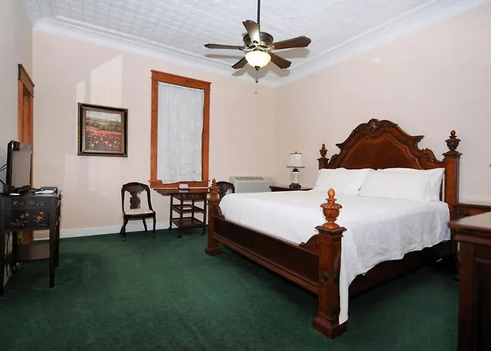 The Eastland Historic Hotel- Imperial Room