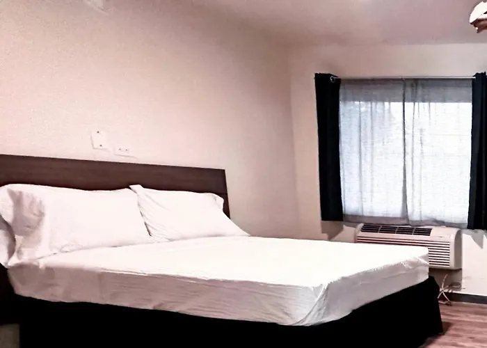 Studio City Suites, A Travelodge By Wyndham