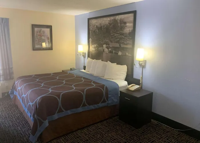Super 8 By Wyndham Galesburg
