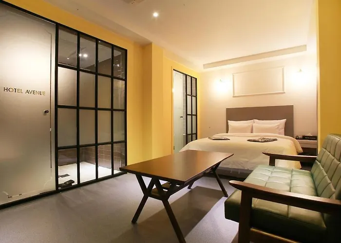 Avenue Hotel