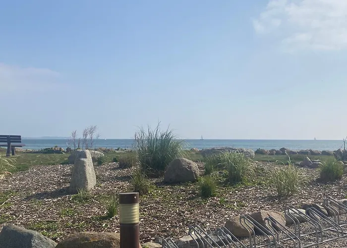 Strandnaher Privat Wohnwagen Auf Fehmarn