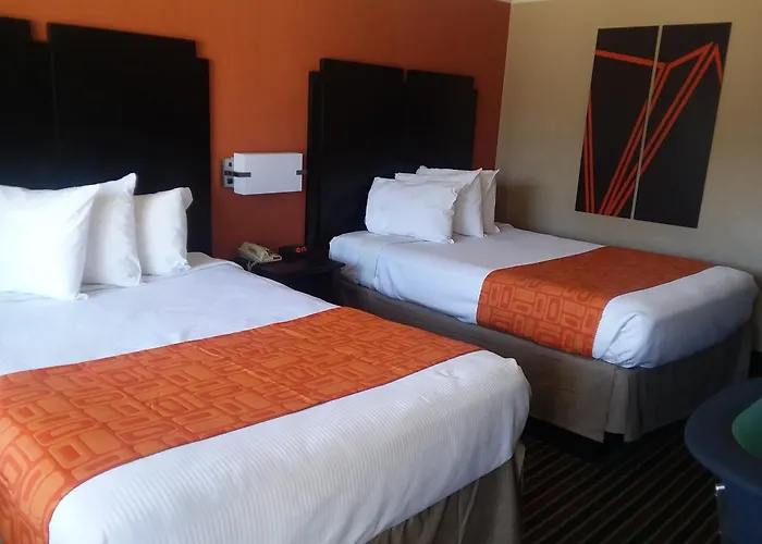 Howard Johnson By Wyndham Historic Lake Charles