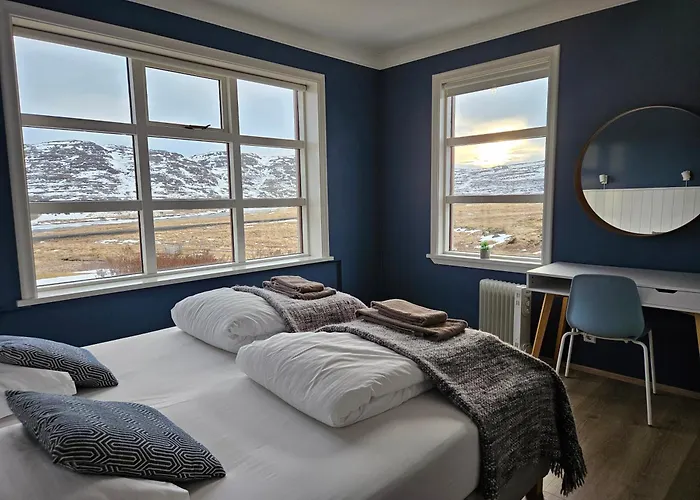 Hotel Laugarholl With Natural Hot Spring
