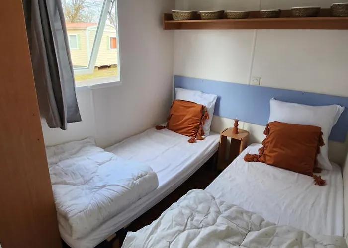 Mobilhome Les Pieds Dans L Eau Avec Piscine