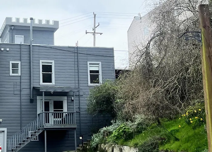2Br Castle On The Hill Wviews