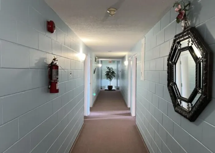 Earlton Motel