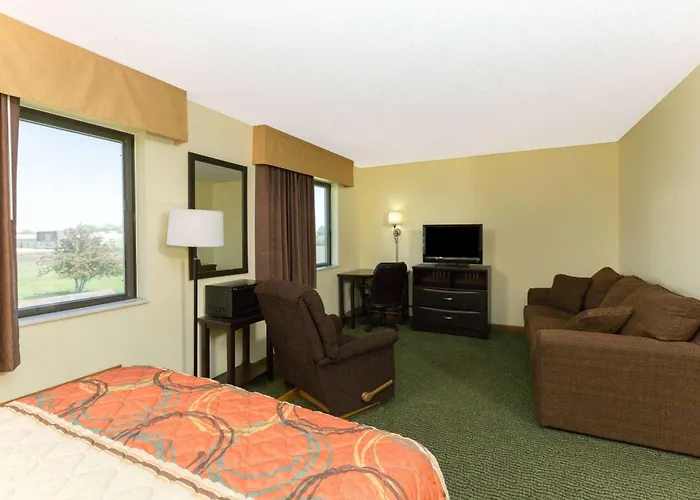 Super 8 By Wyndham Perry Ia