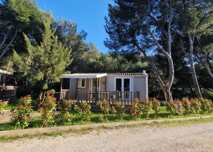 Camping Aux Portes De Cassis - Hotellerie De Plein Air