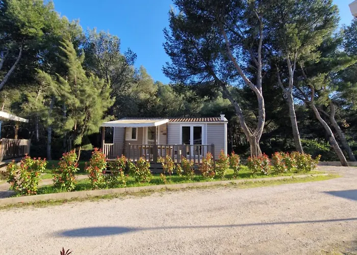 Camping Aux Portes De Cassis - Hotellerie De Plein Air