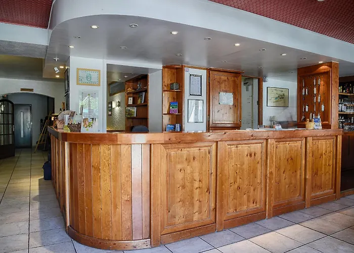 Logis Hotel Restaurant Le Col De L'Arc