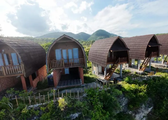 Suwehan Beach Cliff House With Hammock