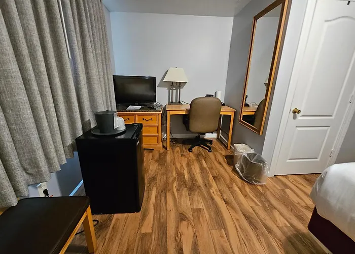 Captain'S Inn And Suites