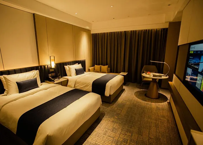 Golden Tulip Jinzhou Central Street