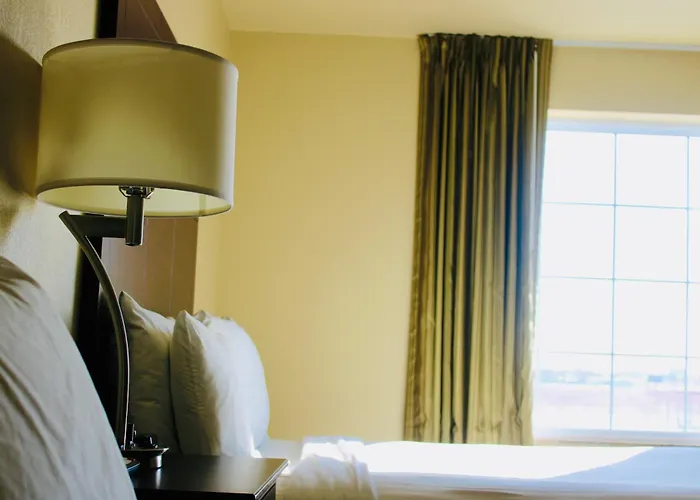 Cobblestone Hotel & Suites - Devils Lake