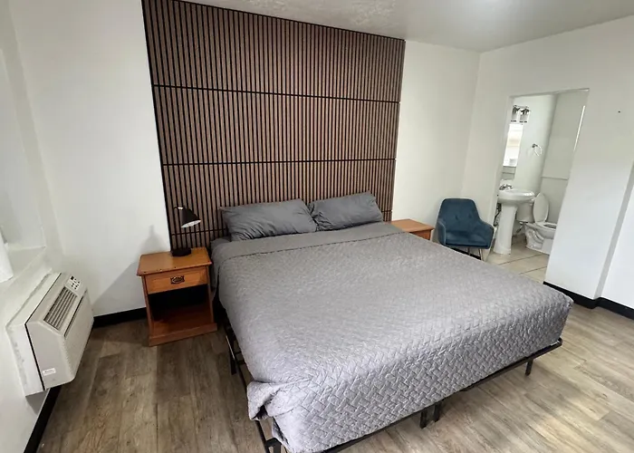 Mac'S Motel