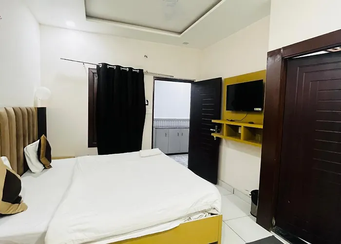 Hotel Green Apple Bareilly