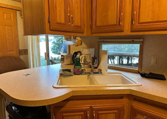 Lakefront Rv Cottage In Parry Sound #14