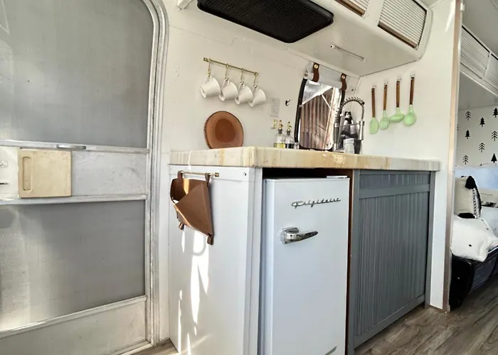 Stay In Style - Airstream & Views