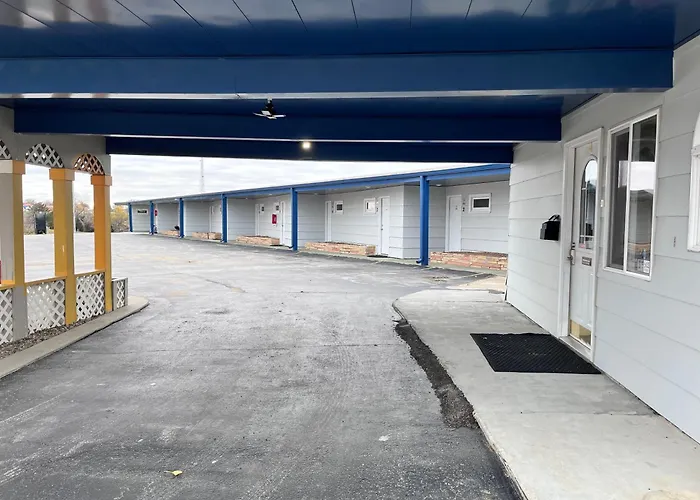 Midway Motel