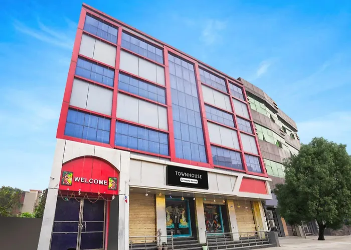 Super Townhouse Butler Road Near Maripur Chowk