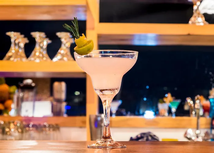 Azur Paradise Hotel & Rooftop Bar