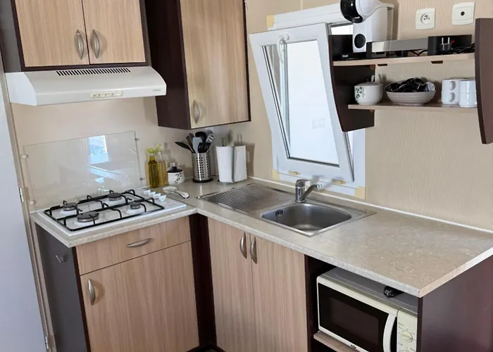 Apartamento con piscina y jardín