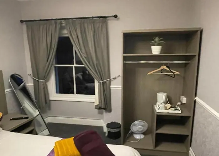 Oyo The Old Victoria