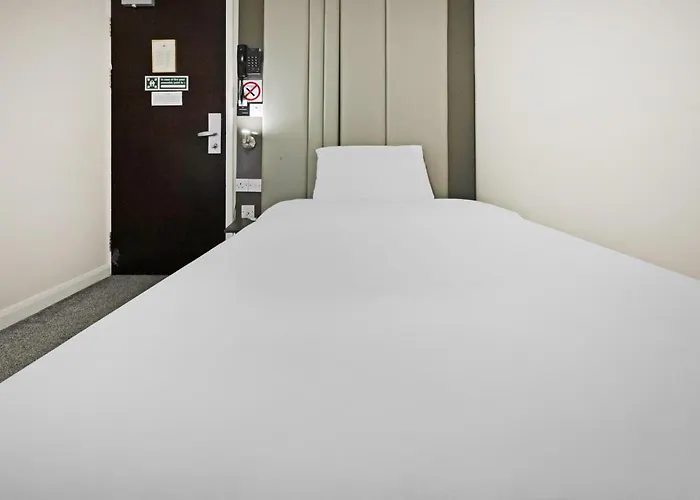 Oyo The Baltimore Hotel