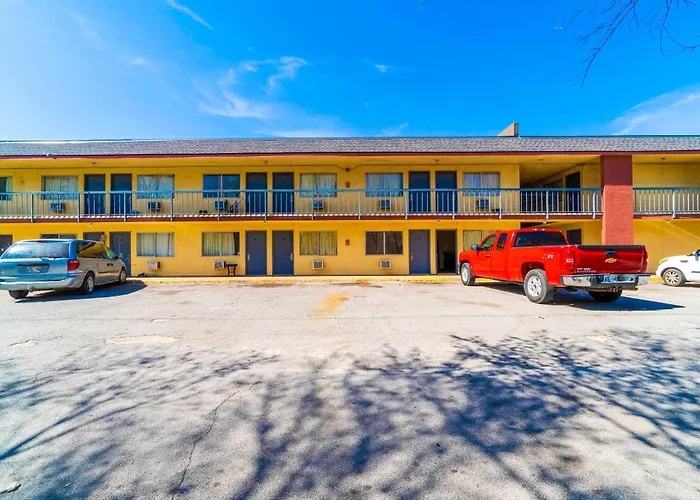 Castle Inn & Suites By Oyo Chickasha